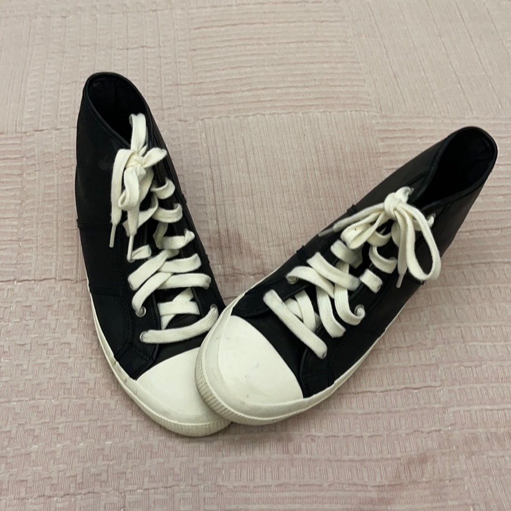 Ralph Lauren  leather upper very nice looking🥰